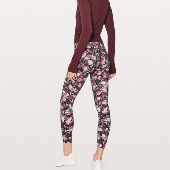 Lululemon sz 4 Fast & Free 7/8 Tight II *Nulux 25"
Peony Multi Floral Print VGUC - Picture 8 of 14